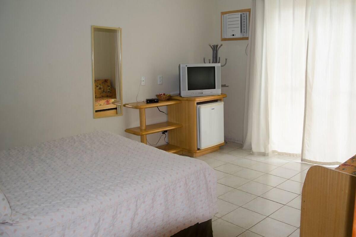 Habitación cuádruple económica | Minibar, cortinas blackout, wifi gratis y ropa de cama