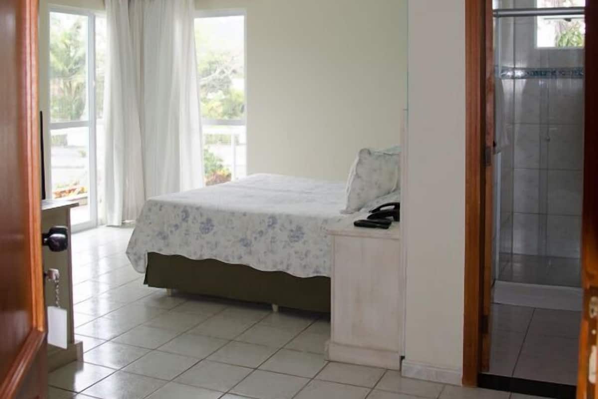 Habitación cuádruple clásica | Minibar, cortinas blackout, wifi gratis y ropa de cama