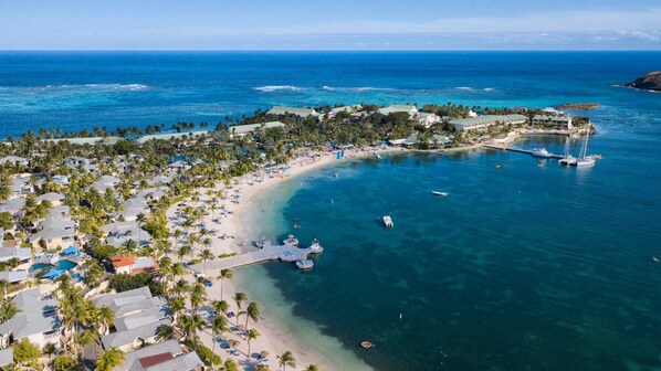 Camastros y toallas de playa