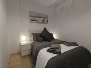 5 slaapkamers, een strijkplank/strijkijzer, gratis wifi, beddengoed