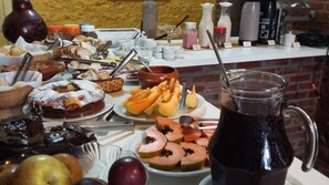 Free daily buffet breakfast