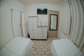 Minibar y ropa de cama 