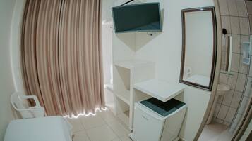 Frigobar, roupa de cama