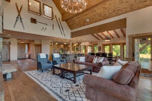 Interior - Highland Estate at Old Greenwood By Tahoe Getaways - Luxury, Hot Tub & Amenity Access (Truckee)