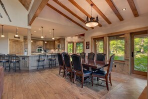 Dining - Highland Estate at Old Greenwood By Tahoe Getaways - Luxury, Hot Tub & Amenity Access (Truckee)