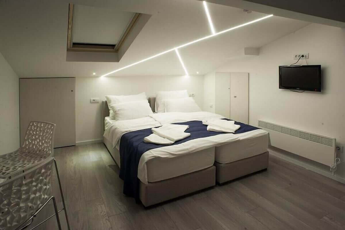 Apartment (A17)