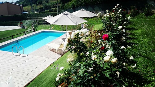 Holiday apartment with pool & garden in Lucca countryside