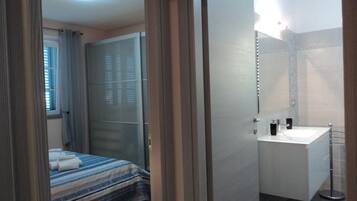 2 chambres, fer et planche à repasser, Wi-Fi, literie fournie