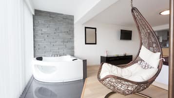 Honeymoon Apartment, Hot Tub, Partial Sea View (4) | Private spa tub