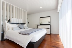 Panoramic-Apartment, 1 Schlafzimmer, Poolzugang, Meerblick (3) | Allergikerbettwaren, kostenloses WLAN, Bettwäsche