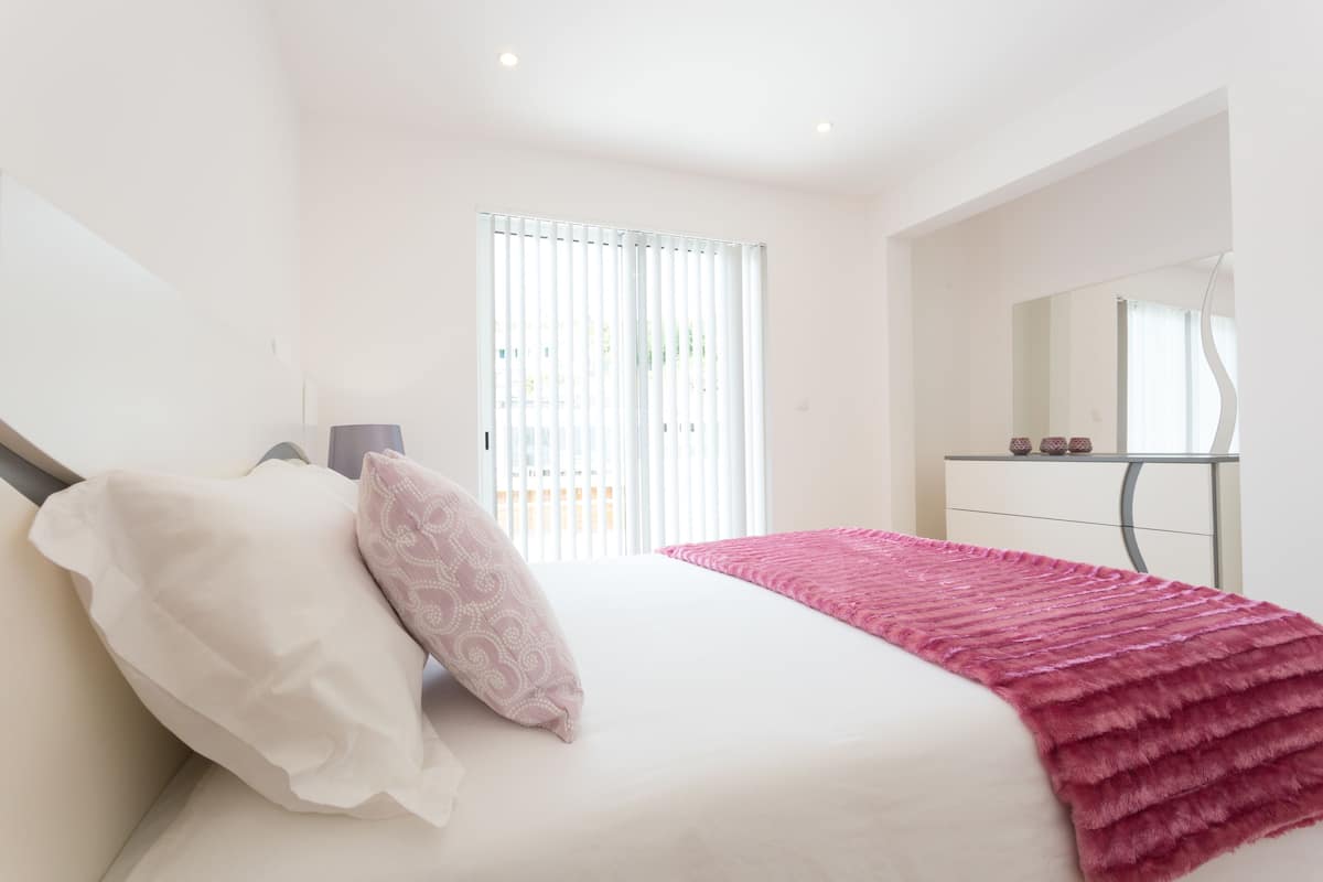 Family Apartment, 2 Bedrooms, Pool Access, Pool View (2) | 1 bedroom, hypo-allergenic bedding, free WiFi, bed sheets