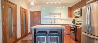 Modern open concept 2 bed, 2 bath in Regina