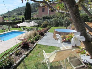 Outdoor pool - First floor apt with terrace, garden & pool in Lucca countryside (Capannori)