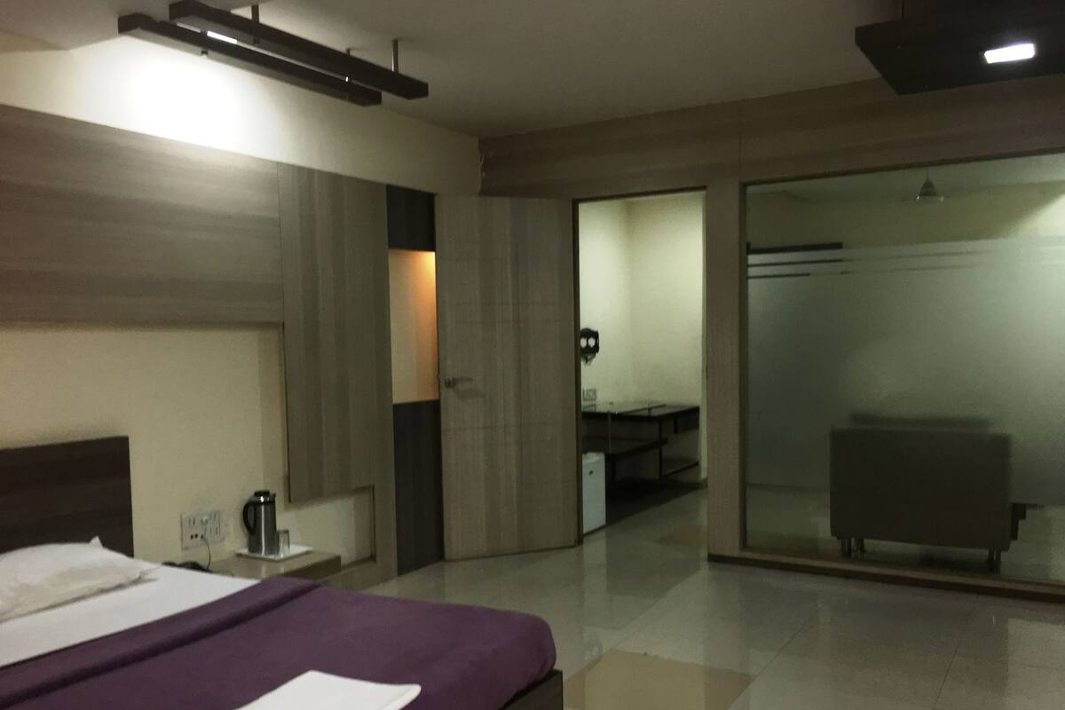 In-room safe, individually decorated, individually furnished, desk