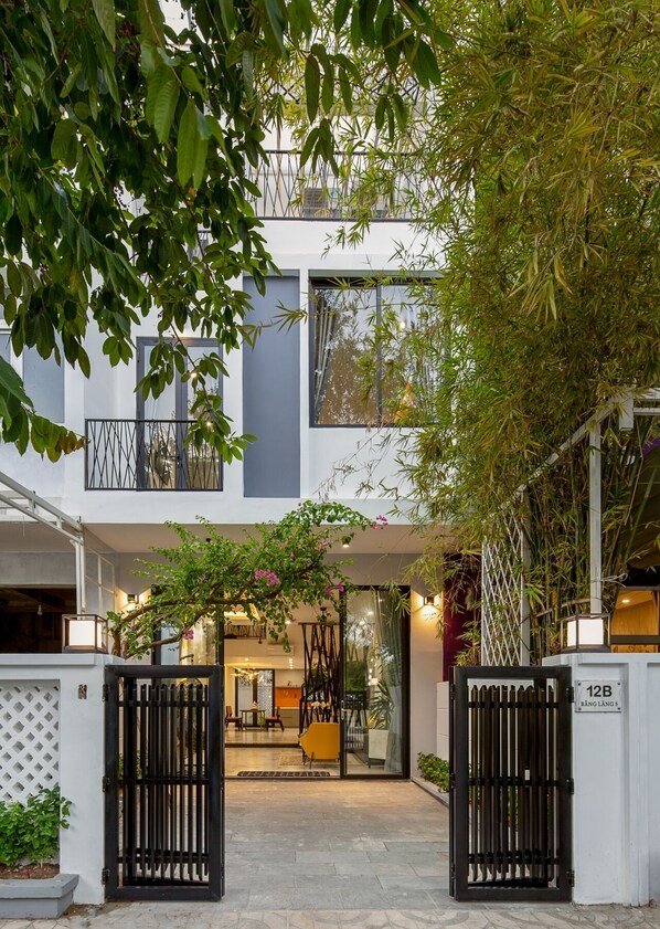 Exterior - SATOMY HOUSE LUXURY - 4BR Han River Side - Central Danang City (An Hải Tây)