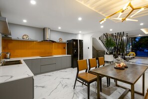 Fridge, microwave, paper towels - SATOMY HOUSE LUXURY - 4BR Han River Side - Central Danang City (An Hải Tây)