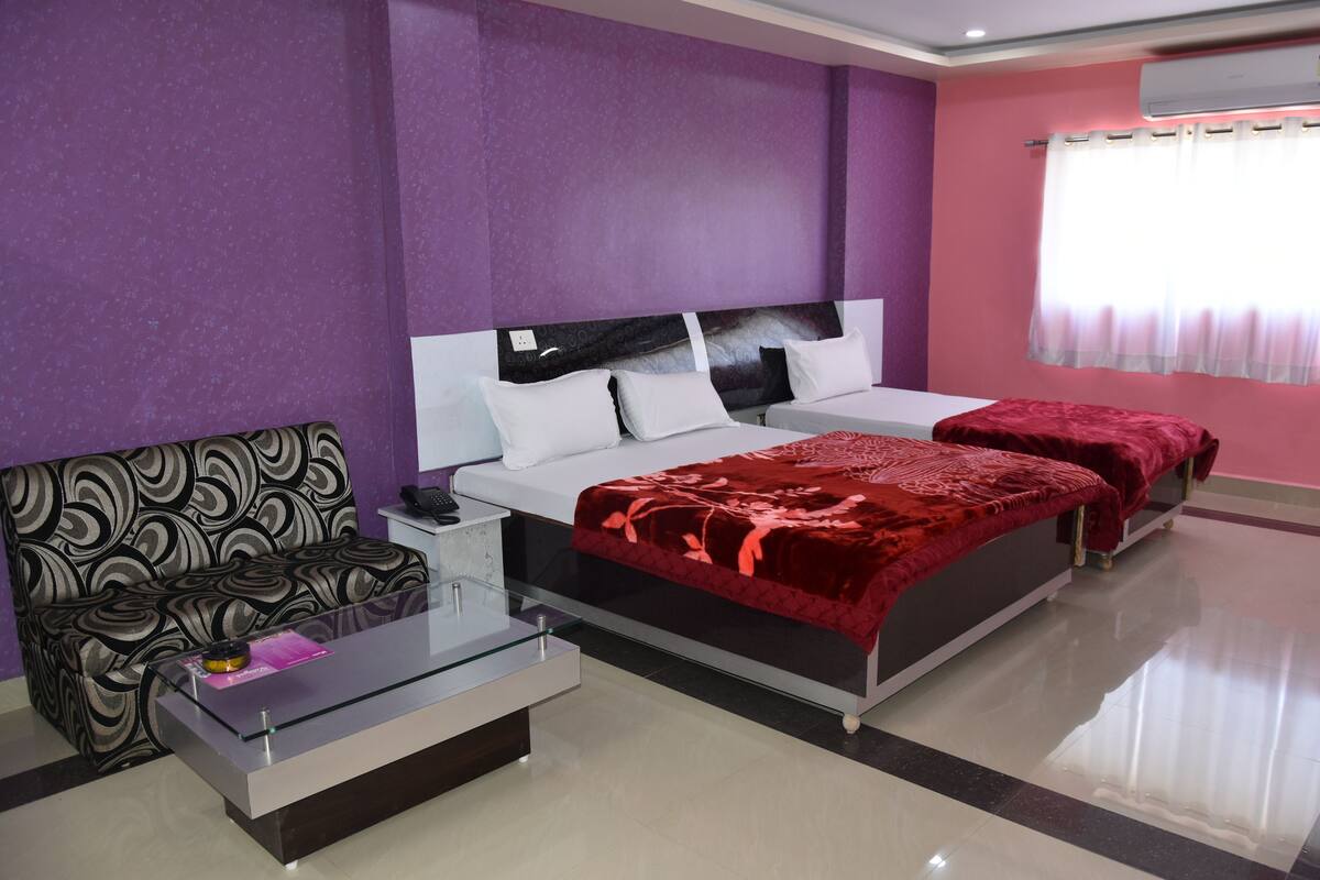 Hypo-allergenic bedding, memory-foam beds, in-room safe