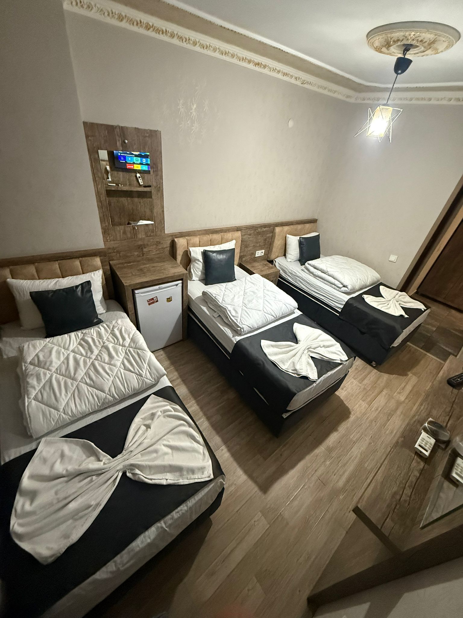 Classic Triple Room | Individually decorated, individually furnished, desk, laptop workspace