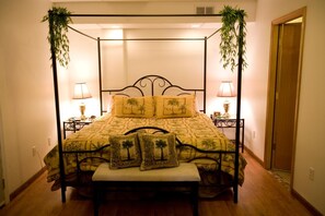 Ameublement personnalisé, bureau, fer et planche à repasser