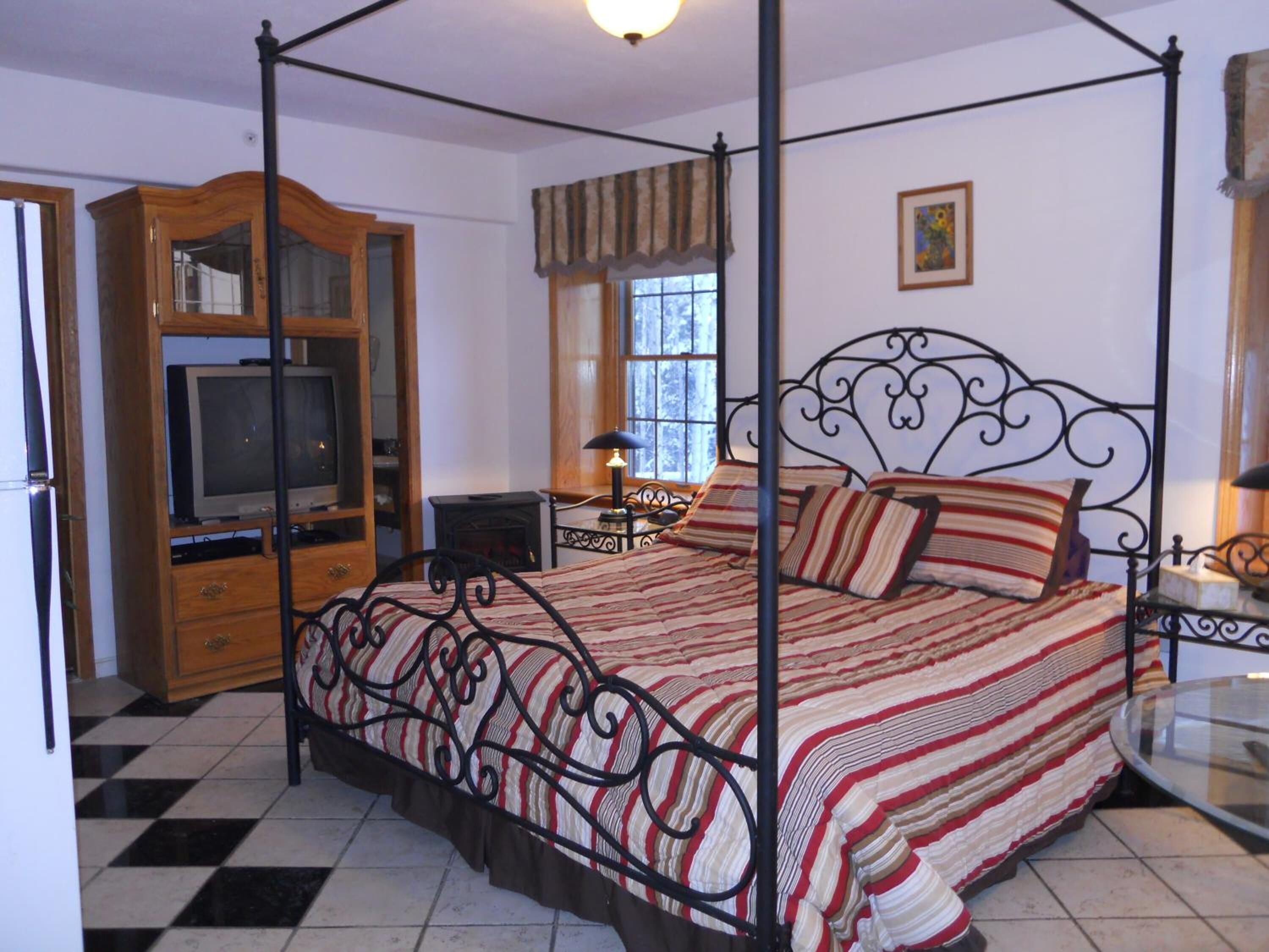 1 bedroom, individually furnished, desk, iron/ironing board