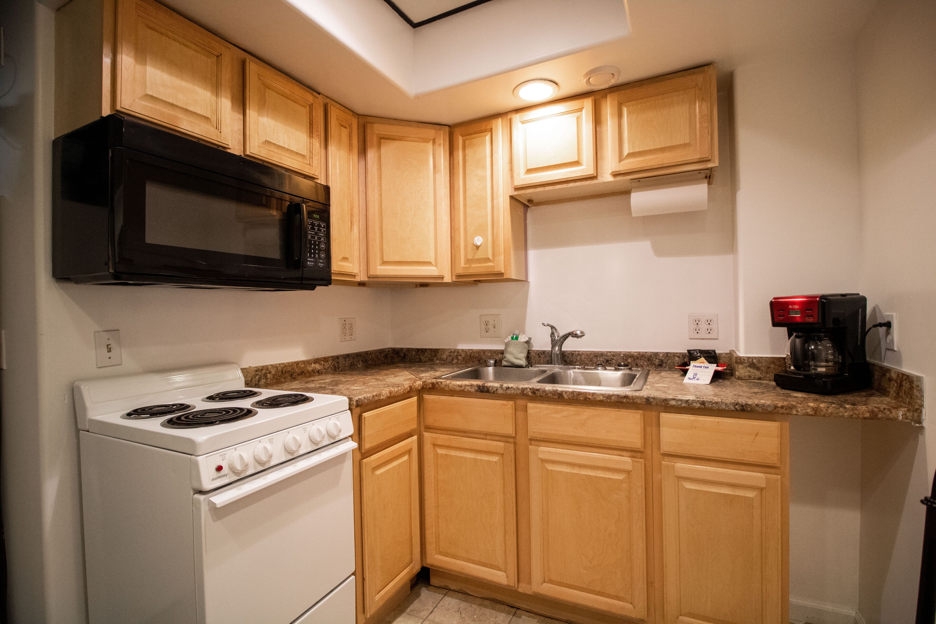 studio suite | private kitchen | fridge, microwave, oven, stovetop