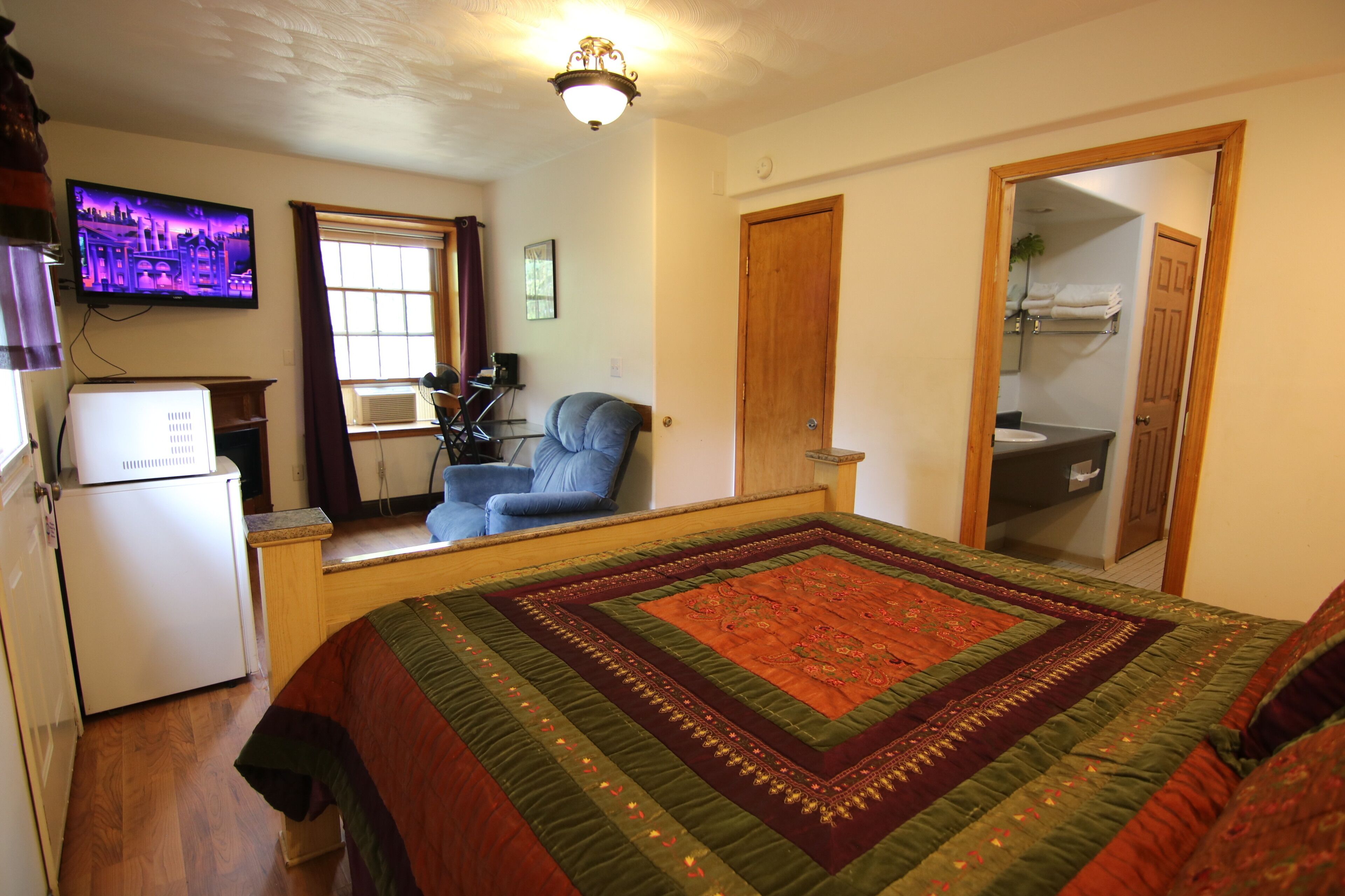 signature suite | 1 bedroom, individually furnished, desk, iron/ironing board