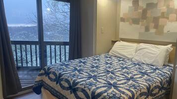 3 slaapkamers, een strijkplank/strijkijzer, wifi, beddengoed