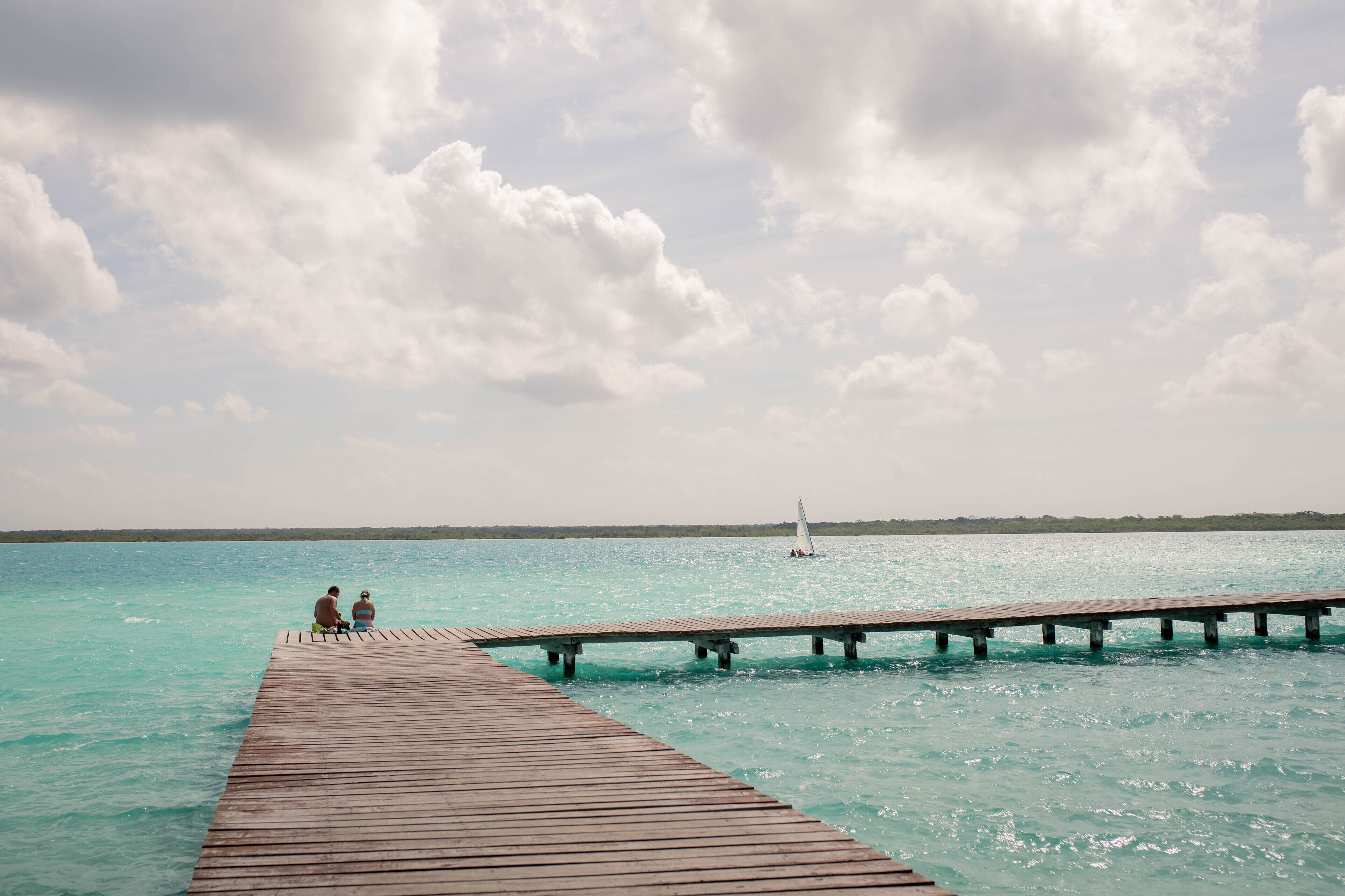 beach nearby, white sand, beach shuttle, sailing
