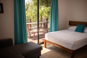 Habitación Grand doble, 2 camas dobles, terraza | Decoración individual, mobiliario individual, cortinas opacas