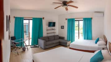 Habitación Grand doble, 2 camas dobles, terraza | Decoración individual, mobiliario individual, cortinas opacas