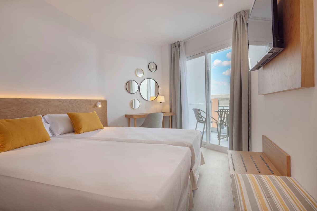 1 bedroom, in-room safe, desk, free wifi