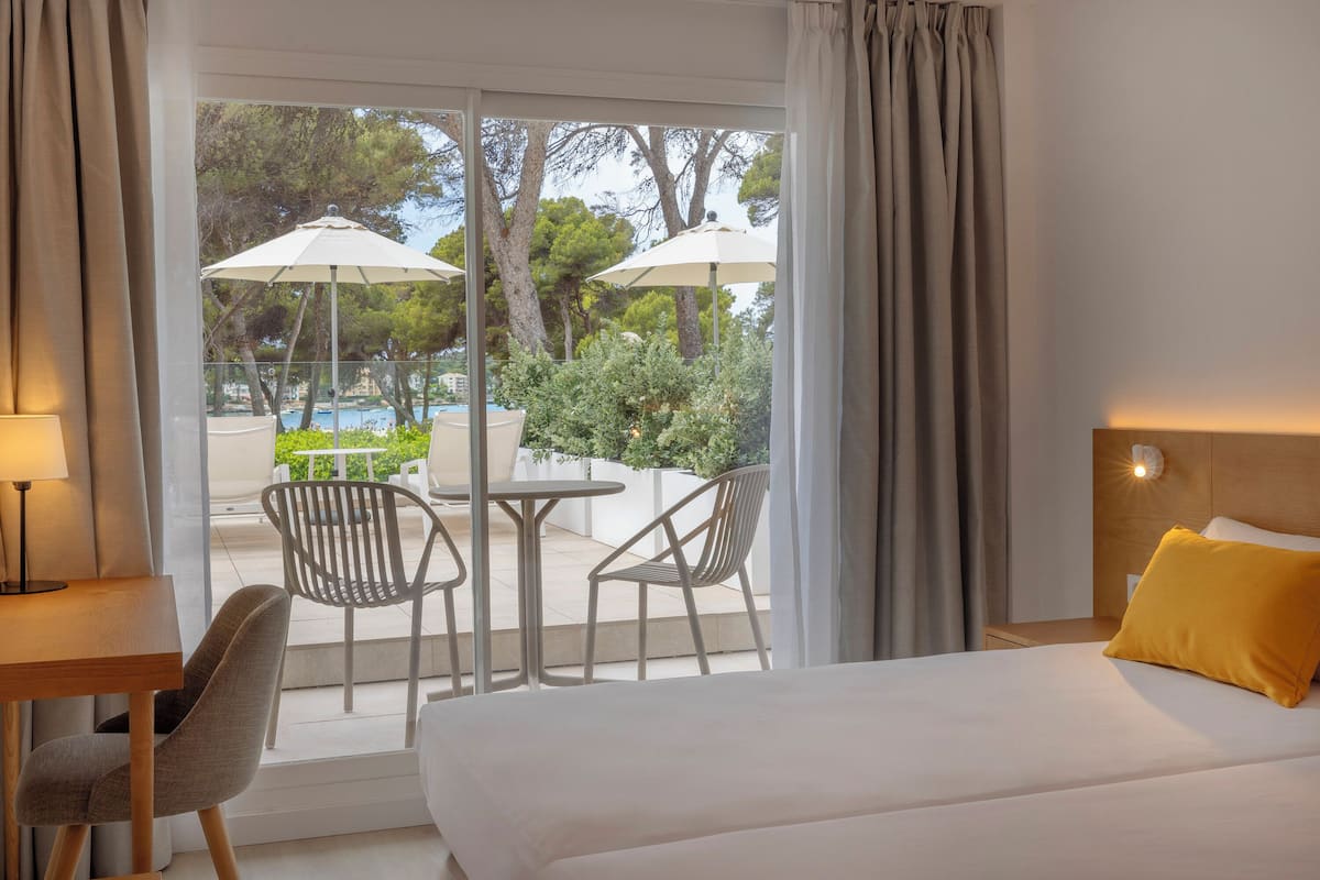 superior double room, terrace, sea view | terrace/patio