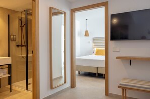 Junior-Suite, Balkon | 1 Schlafzimmer, Zimmersafe, Schreibtisch, kostenloses WLAN
