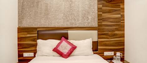 Economy Single Room | Egyptian cotton sheets, premium bedding, in-room safe