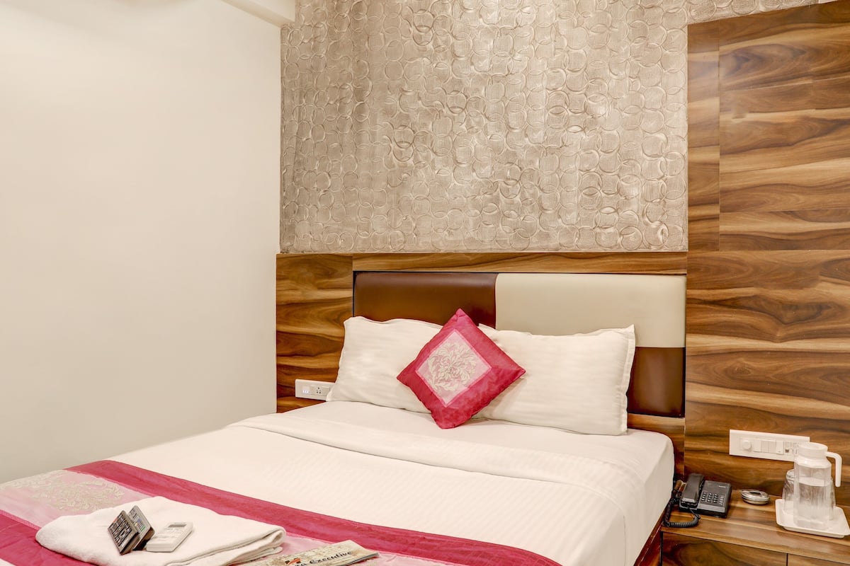 economy single room | egyptian cotton sheets, premium bedding, in-room safe