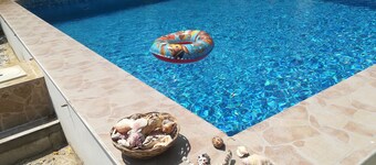 HOLLY - Quiet guest house with seaview and a pool