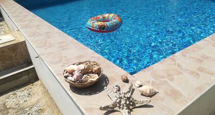 HOLLY - Quiet guest house with seaview and a pool