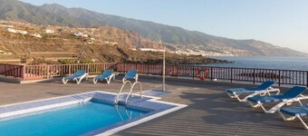 Apartment with spectacular terrace overlooking the sea