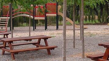 Children’s play area – outdoor