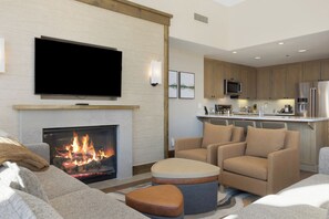 Living area - Charlie's Slopeside: Remodeled, Wraparound Deck, Gondola, Resort Amenities, Pool + Hot Tubs (Avon)