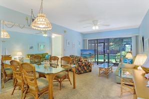 公寓客房, 2 張加大雙人床 (Relaxing condo with two pools and ste) | 客廳