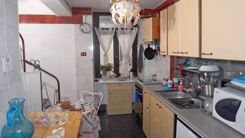 TĂ€gliches inbegriffenes FrĂŒhstĂŒck zur Selbstbedienung