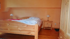 Standard Double Room | Free WiFi, bed sheets - Gästehaus Burg Molbach (Kreuzau)