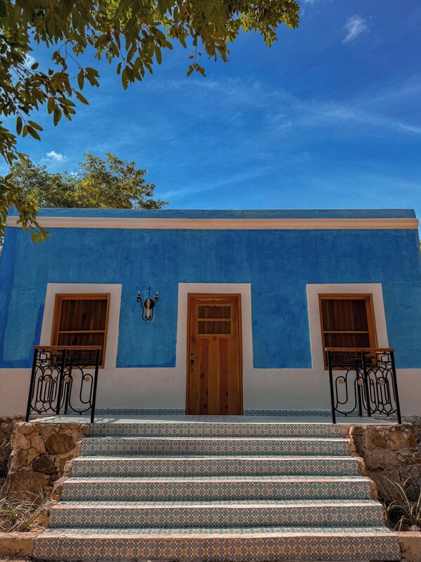 Suite Grand, 2 habitaciones, alberca privada, vista al jardín | Ropa de cama de alta calidad, edredón, camas con pillow-top y minibar 