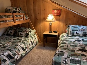 4 Schlafzimmer, Schreibtisch, Reisekinderbett, kostenloses WLAN