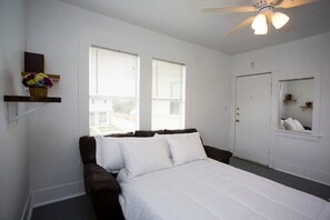 1 bedroom, iron/ironing board, travel cot, WiFi