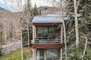 Exterior - Bright and Open Condo with Grand Hyatt Amenities (Vail)