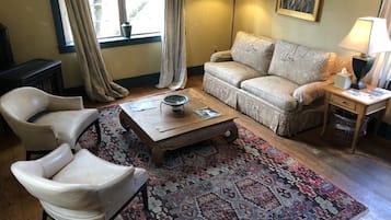 ํ๋ฆฌ๋ฏธ์ด๋ฃธ | ๊ฑฐ์ค ๊ณต๊ฐ