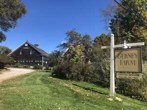 A rustic wooden building labeled 'GEDNEY FARM' with a signboard indicating 'SERVING DINNER WED-FRI 5:00-9:00pm'. - Gedney Farm (Great Barrington)