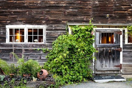 Fachada da propriedade. Gedney Farm